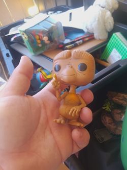 Et loose pop figure