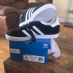 6 Adidas 