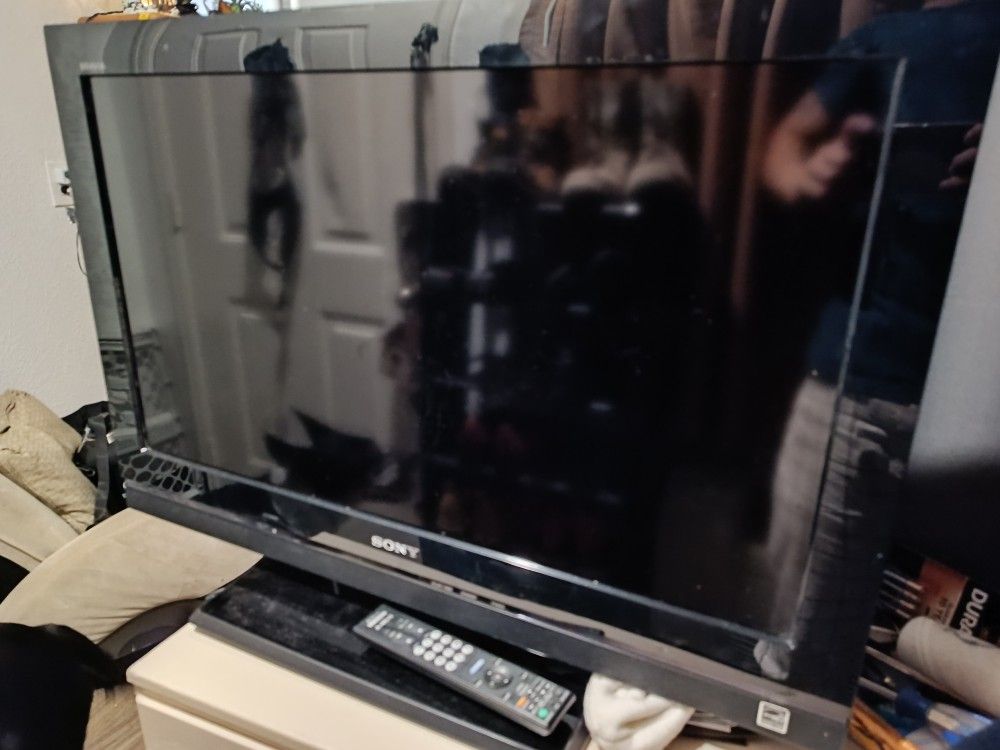 Sony 32" 1080p LCD TV w/ Remote – KDL-32S5100