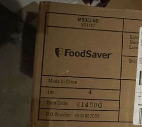 FoodSaver VS1110 Vacuum Sealer & 3 Rolls 8in x 20ft Bags