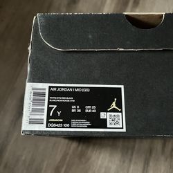 Nike Air Jordan 1 Mid GS Size 7Y Boys  Black Toe White Gym Red Black DQ8423-106