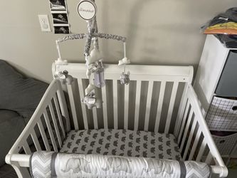 Crib Including Nursery Mobile (Without Quilt)