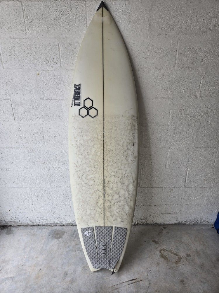 Surfboard - Channel Islands 6'3"