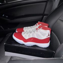 Air Jordan Retro 11 Cherry (2022) Size 8.5 
