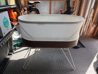 Snoo motorized bassinet w/ 2 swaddles