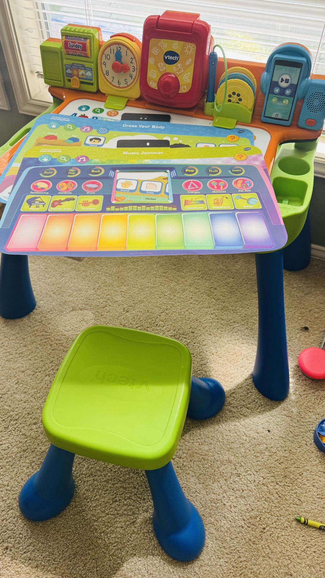 V-TECH ACTIVITY DESK