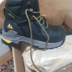 WOMEN'S WORK BOOTS ....SIZE 6.5....NEW NO TRADE