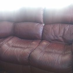 FREE L SHAPPED LEATHER COUCH