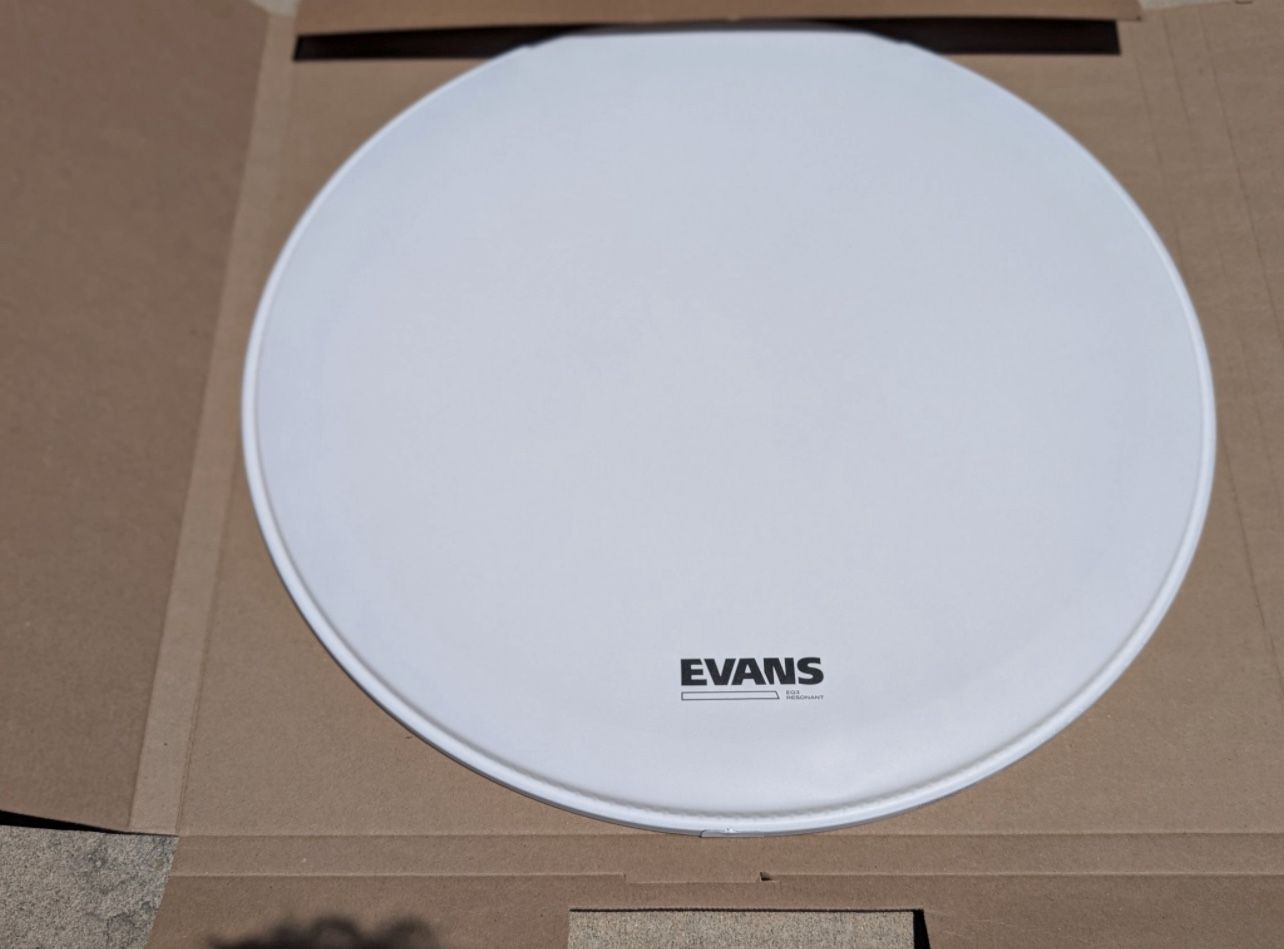 Evans EQ3 NO PORT COATED WHITE 22 Inch Bass Drum Head