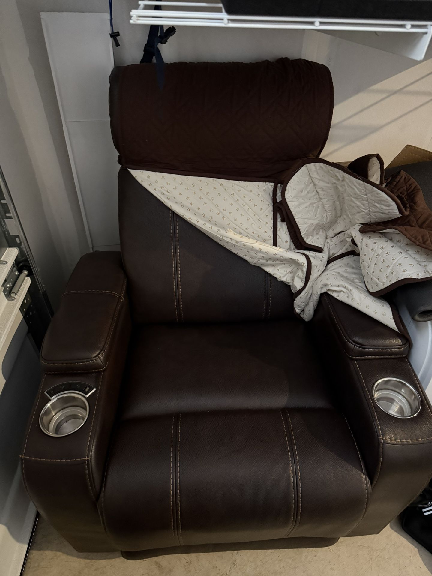 Power Recliner – Great Condition w/ Cup Holders + USB Controls