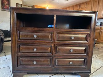 Dresser