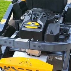 CUB-CADET GAS ZERO TURN LAWN TRACTOR  