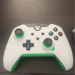 Xbox One Controllers And Headset 