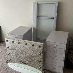 impressions vanity w slaystation and bluetooth 