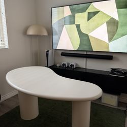 BRAND NEW MODERN WHITE DESK