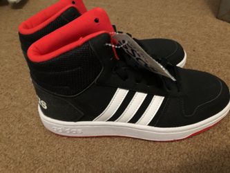 Size 6 child Adidas sneakers *with tags*