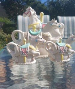 CAROUSEL HORSES CERAMIC SET QVC