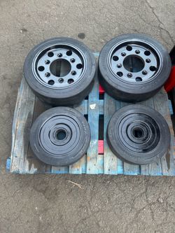 Toyota forklift solid tires