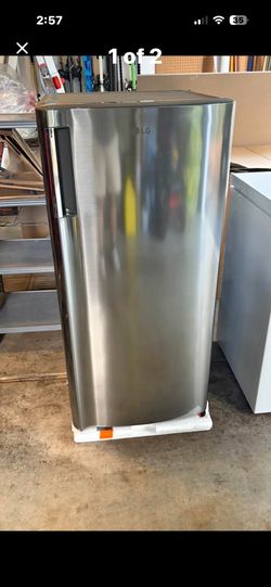 LG 6.0 CU Refrigerator Freezer