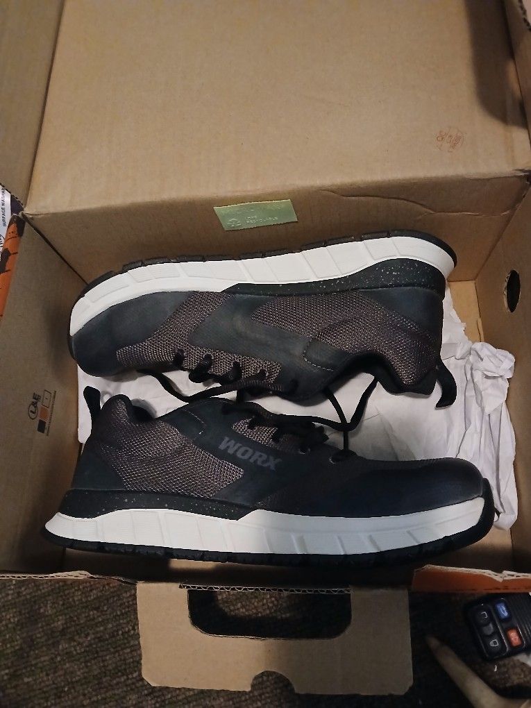 Woman's Steel Toed Shoes