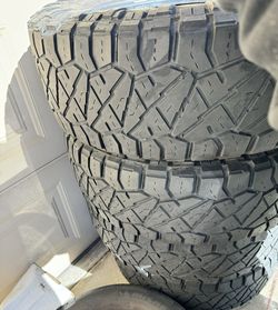265/70/17 NITTO TIRES SET OF 4