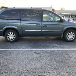 2005 Chrysler Town & Country