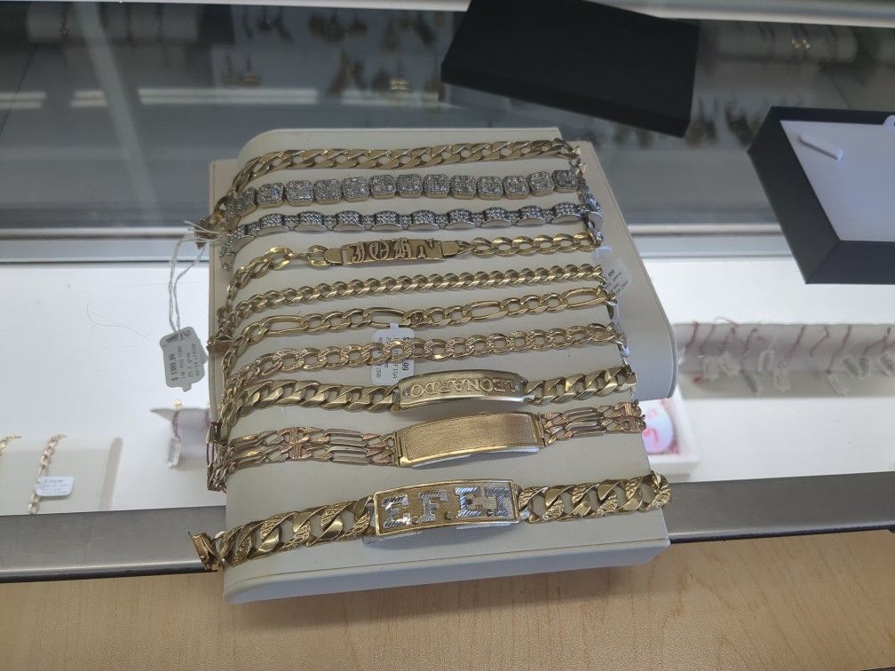 14k 10k Gold Bracelet Different Grams Different Pieces Layaway Available 10%dwon If You Are Interested Please Ask For Maribel Thank You 