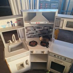 Free Kids Kitchen Playset