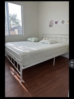California King Luxury Mattress – Excellent New Condition –