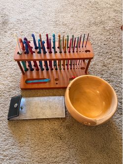 Crochet Kit with needles, hooks, stitch markers, yarn bowl and beginner book