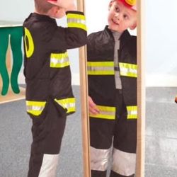 Kids Dress up / play Montessori mirror