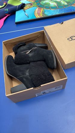 Size 9 UGG boots