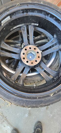 Car tire and wheels