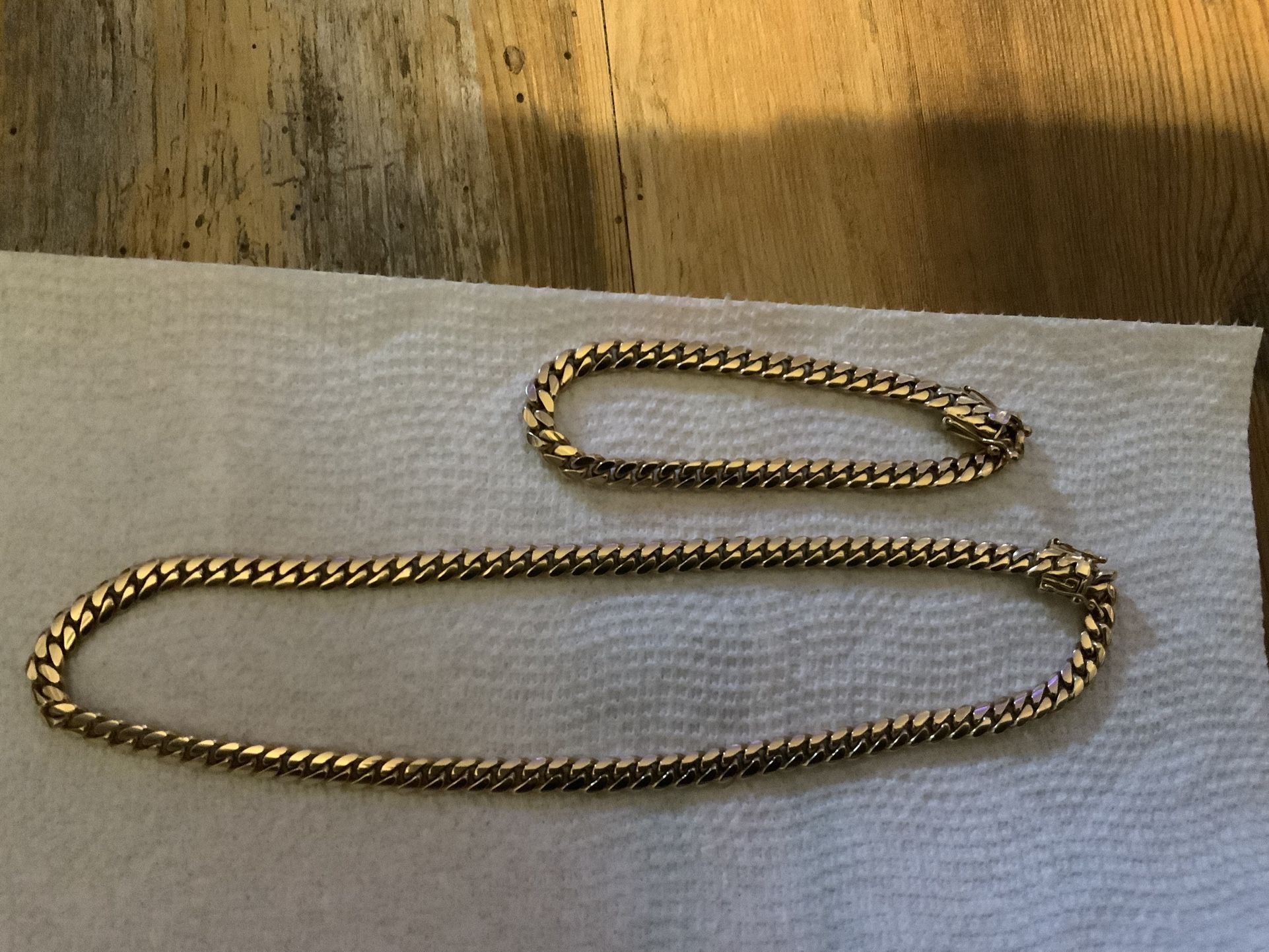 Set Of 10k Chain And Bracelet. 18 Inches Chain Choker And 9 Inch Es Bracelet . 7.2 MM Wide Sell Or Trade For 11MM Chain .