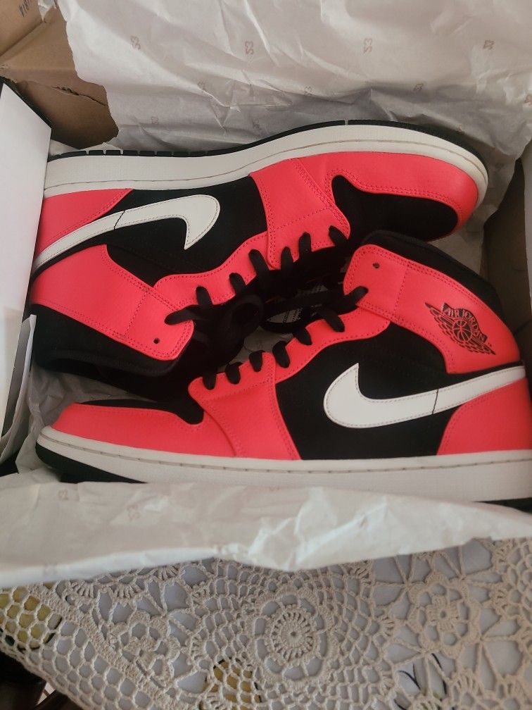 Air Jordan 1 MID