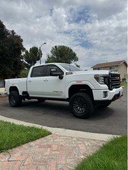 2023 GMC Sierra 2500HD/ AT4/ Duramax/ 27,500 Miles/ Lifted