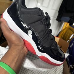 JORDAN 11 LOW BRED (2025)