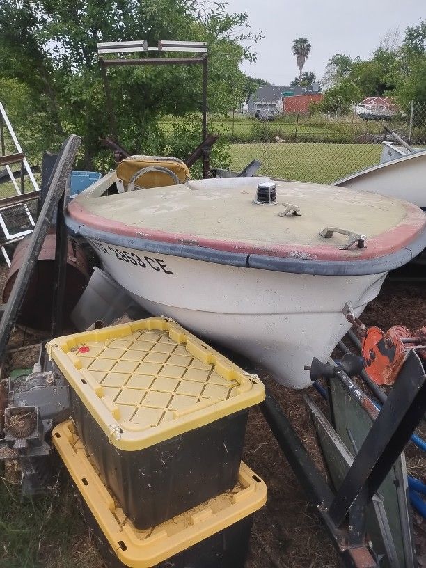 Boat Project Floats No Holes In The Boat At All Needs Engine I Have One If You Need It