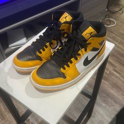 Pre Owned Size 10 Men Jordan 1 Retro OG High Yellow Toe