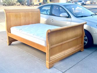 Gorgeous Stanley Furniture Full Size Solid Maple Wood Sleigh Bed w/ Mattress