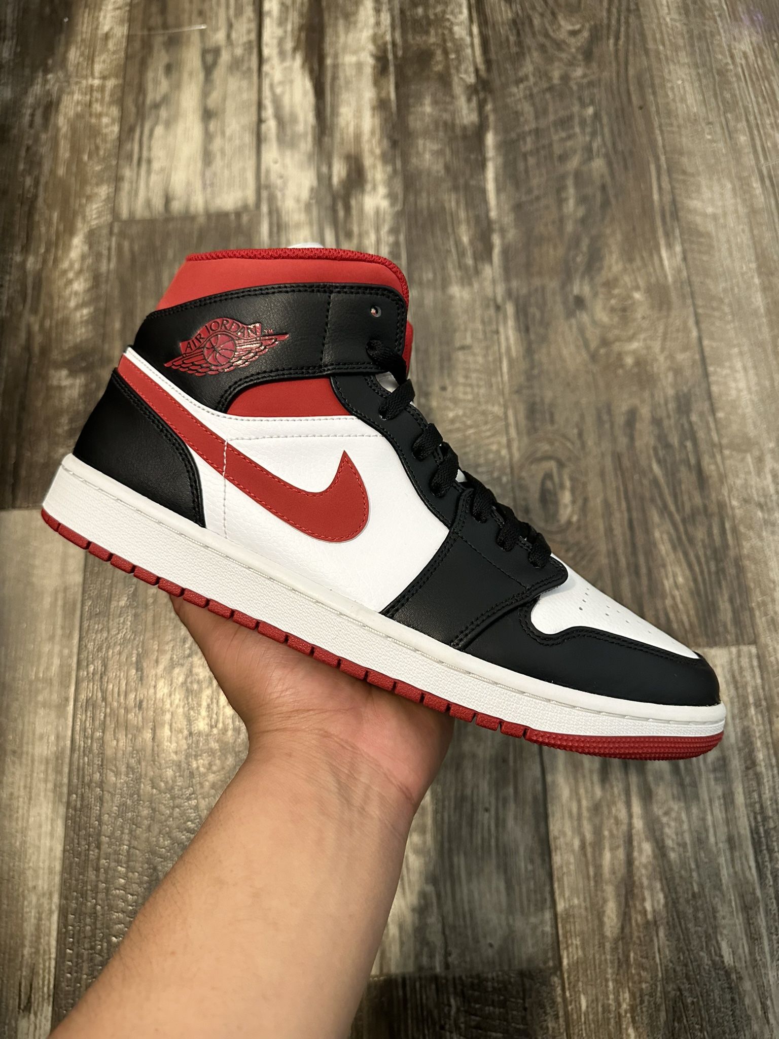 Jordan 1 Mid “Gym Red” (11)