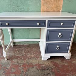 Beautiful Spacious Desk