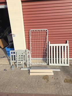 Convertible baby crib with clean mattress