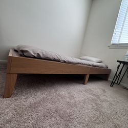 Twin Size Solid rubberwood platform  Bed Frame