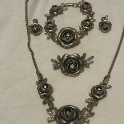 4 Piece Flower Motif Costume Jewelry Set 