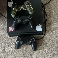 PS4 With 3 Controllers 