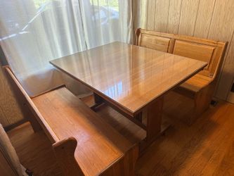 Solid Wood Nook with glass cover