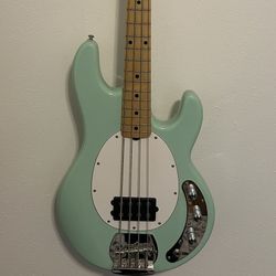 Sting ray sterling bass Guitar 