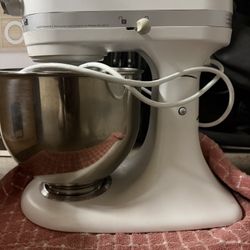 Kitchenaid Stand Mixer W/ Attachments 