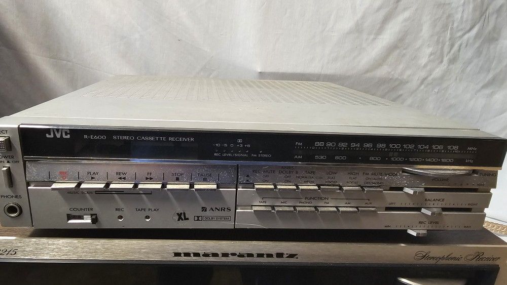 JVC R-E600 Integrated Radio, Cassette, Amplifier - Cassette needs work